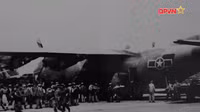 [ẢNH] Việt Nam dùng phi đội C-130 Mỹ để vận tải và ném bom vào đầu Khmer Đỏ