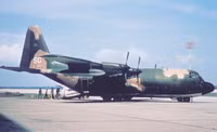 [ẢNH] Việt Nam dùng phi đội C-130 Mỹ để vận tải và ném bom vào đầu Khmer Đỏ