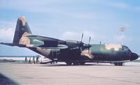 [ẢNH] Việt Nam dùng phi đội C-130 Mỹ để vận tải và ném bom vào đầu Khmer Đỏ
