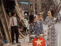 Cặp mẫu song sinh đất Bắc hoá thân thành 