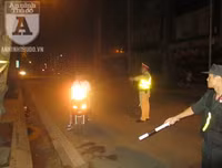 [ẢNH] Sát cánh cùng Cảnh sát 141 Hà Nội trong đêm chống đua xe