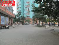 Hình ảnh đẹp bình dị của đoàn viên CAND khi cùng vệ sinh môi trường với người dân