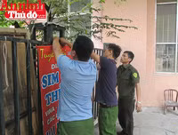 Hình ảnh đẹp bình dị của đoàn viên CAND khi cùng vệ sinh môi trường với người dân
