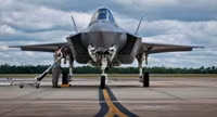 [ẢNH] Tia chớp tàng hình F-35A của Mỹ cắm đầu xuống đất khi hạ cánh lỗi