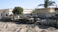 [ẢNH] Phiến quân đánh rát, lính Syria bỏ cả chiến tăng T-72 để tháo chạy