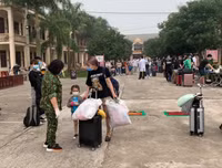 Gần 300 người hoàn thành cách ly tại Vĩnh Phúc được trở về nhà