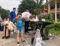Gần 300 người hoàn thành cách ly tại Vĩnh Phúc được trở về nhà