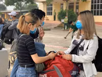 Gần 300 người hoàn thành cách ly tại Vĩnh Phúc được trở về nhà