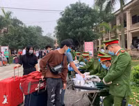 Gần 300 người hoàn thành cách ly tại Vĩnh Phúc được trở về nhà