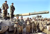 [ẢNH] Đáng sợ với chiến đoàn 320 xe tăng T-80UD của Pakistan