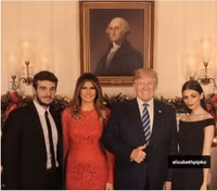 [ẢNH] Nỗi kinh hoàng của người mẫu nóng bỏng khi ủng hộ Tổng thống Trump