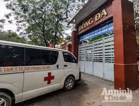 [ẢNH] Cận cảnh việc thực hiện xét nghiệm nhanh Covid- 19, 10 phút có kết quả ngay ở Hà Nội