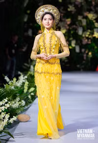 Hoa hậu Myanmar toả sáng trên sàn diễn với áo dài của Kenny Thái