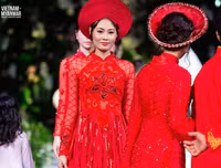 Hoa hậu Myanmar toả sáng trên sàn diễn với áo dài của Kenny Thái