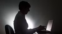 Hà Lan: Bắt giữ các đối tượng tung ảnh lên Web khiêu dâm