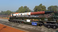 [ẢNH] Tên lửa hạt nhân Agni-IV Ấn Độ không những Pakistan mà cả Trung Quốc cũng lo ngại