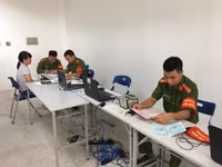 Tuổi trẻ Công an Hà Nội giải quyết các thủ tục hành chính trong ngày Chủ nhật