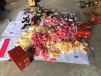 Cận cảnh số hàng hóa 