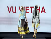 Vũ Việt Hà mang 