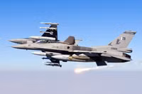 [ẢNH] Tiêm kích F-16 của không quân Pakistan lao xuống đất vỡ vụn