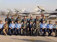 [ẢNH] Tiêm kích F-16 của không quân Pakistan lao xuống đất vỡ vụn