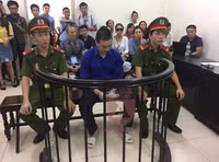 Đối tượng dâm ô trẻ em Cao Mạnh Hùng trước vành móng ngựa