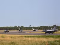 [ẢNH] 'Chiến đấu cơ' đắt hơn F-35A Mỹ tiếp tục đổ về Trung Đông