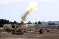 [ẢNH] Sau T-72B và Pantsir-S1, đến lượt pháo tự hành 2S7 Pion Nga đổ lật nhào khi hành quân
