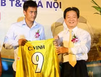 Nhìn lại hành trình vươn lên không ngừng của cựu tiền đạo Lê Công Vinh