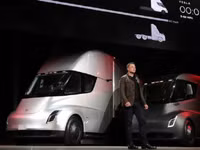 Tesla ra mắt dòng xe tải chạy điện lớn nhất thế giới
