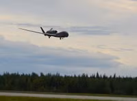 [ẢNH] Iran trưng bày mảnh vỡ UAV đắt hơn cả F-35 và nỗi uất hận của Mỹ