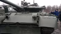 [ẢNH] Xe tăng bay cực mạnh T-80BVM Nga có đủ sức đối đầu với T-84 Oplot-M của Ukraine?