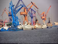 [ẢNH] Tàu đổ bộ Type 075 Trung Quốc vẫn ngổn ngang sau 4 tháng hạ thủy