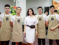 Ca sĩ Phi Nhung từ Mỹ về Hà Nội chúc mừng stylist Tân Đà Lạt