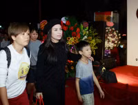 Ca sĩ Phi Nhung từ Mỹ về Hà Nội chúc mừng stylist Tân Đà Lạt