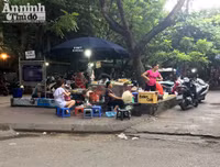Cận cảnh các sân chơi trẻ em bị người lớn 
