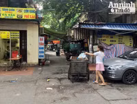 Cận cảnh các sân chơi trẻ em bị người lớn 