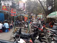 Cận cảnh các sân chơi trẻ em bị người lớn 