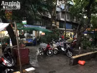 Cận cảnh các sân chơi trẻ em bị người lớn 