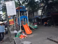 Cận cảnh các sân chơi trẻ em bị người lớn 