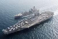 [ẢNH] Tổng thống Trump ngăn chặn loại biên tàu sân bay đang làm Iran lo sợ