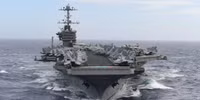 [ẢNH] Tổng thống Trump ngăn chặn loại biên tàu sân bay đang làm Iran lo sợ