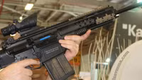 [ẢNH] Súng trường tấn công mạnh hơn AK-47 và M-16 vừa xuất hiện tại Syria