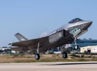[ẢNH] Mỹ sẽ vây kín Trung Quốc bằng 200 tiêm kích tàng hình F-35 Lightning II