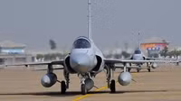 [ẢNH] Đại hạ giá chỉ bằng 1/2 xe tăng, máy bay JF-17 vẫn ế ẩm khiến Trung Quốc cầu cứu Nga
