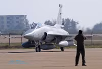 [ẢNH] Đại hạ giá chỉ bằng 1/2 xe tăng, máy bay JF-17 vẫn ế ẩm khiến Trung Quốc cầu cứu Nga