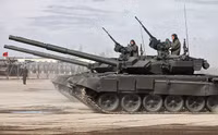 [ẢNH] Hơn 1.000 xe tăng Nga áp sát biên giới gia tăng sức ép lên Ukraine