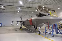 [ẢNH] Tia chớp tàng hình F-35A của Mỹ cắm đầu xuống đất khi hạ cánh lỗi