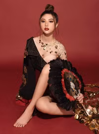 Hé lộ 