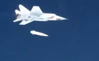 [ẢNH] Phòng không Mỹ bất lực trước siêu tên lửa Kinzhal có vận tốc 12.000km/h, cuộc chơi đã nghiêng về phía Nga